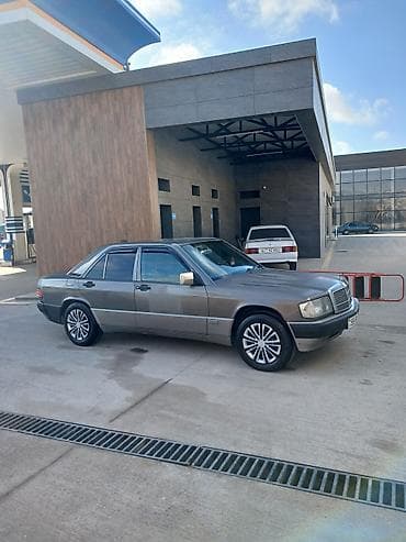 190 mator: Mercedes-Benz 190 (W201): 2 l | 1992 il Sedan — 7
