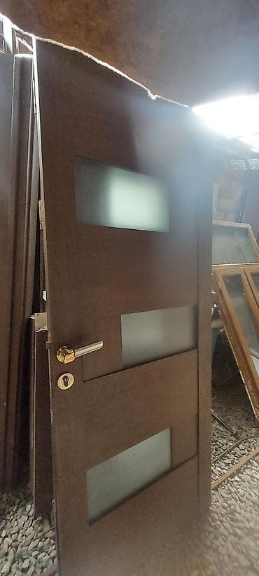 kilimler: Qapılar – müxtəlif model və üslublar - Material və örtük: Taxta — 2