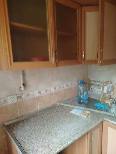 2ci el taxtlar: Taxtadan hazırlanmış, yuxarı hissəsində qapıları şüşəli olan mətbəx — 10