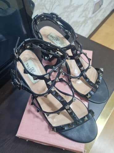 Toy paltarları və aksesuarları: Məhsul: Qadın sandal kolleksiyası Ağ sandal: - Rəng: Ağ - Dizayn — 5