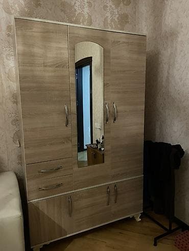 isvaner: 3 qapılı, Güzgülü, Qəhvəyi, Taxta, Açılan, Düz dolab — 1