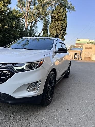 man sat: Chevrolet Equinox – ağ rəng 2021 Zolaq tanima guzgunun olu zonasi ozu — 2