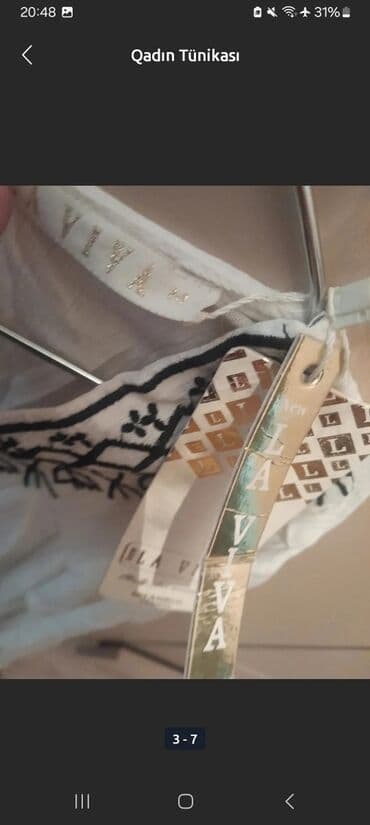 ağ kostyum: Qadın üçün qaşlı köynək xs razmerdir. Razmerlər elanda qeyd olunub — 3
