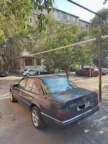 ravon 2: Mercedes-Benz E 230: 2.3 l | 1990 il Sedan — 4