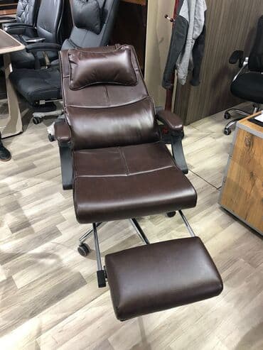 офисные кресла: Новый, С колесиками, Рукояти не регулируются, Кожа — 7