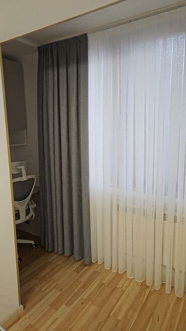 ucuz tul: Bu dəst tünd bənövşəyi rəngli iki qalın pərdədən və ortada yerləşən ağ — 5