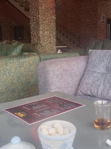 Afisant qiz teleb olunur 20 yasdan 35 yasa kimi maas gundeliy 40 azn