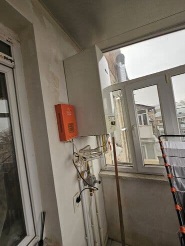 Bağ evləri: Tam merkezde univermagin qarsisindaki binada her bir serait olan ev — 3