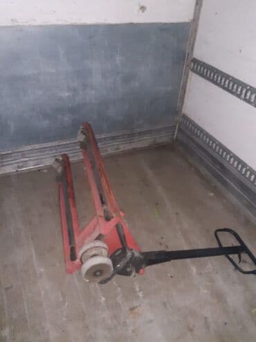 Mağaza avadanlığı: Salam qırmızı 2. 5 sarı 3.8 tonluq işlək vezyetde qiymətde razılaşmaq — 4