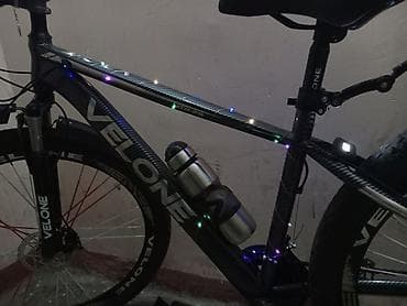 velosiped kameri: Velone dağ velosipedi - Karbon lif naxışlı alüminium gövdə, rahat — 2
