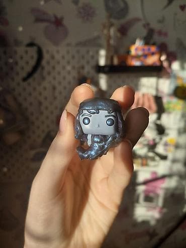Mini kolleksiya fiquru – şirin “chibi” üslubunda başlıq hissəsi. -