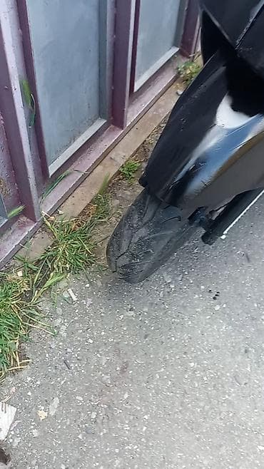 moto kasqa: Skuter – şəhər içi rahat hərəkət üçün kompakt və qənaətcil model — 2