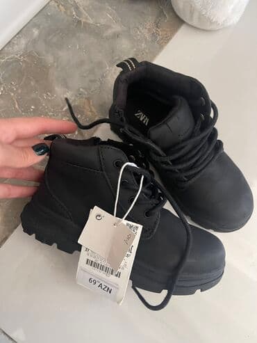 Yeni etiketli zara 27 ölçü botinka 28moldan alınıb 70azne Yarı