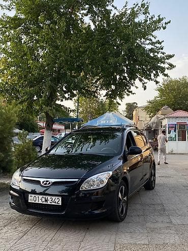 salon niva: Hyundai i30: 1.6 л | 2008 г. Универсал — 1