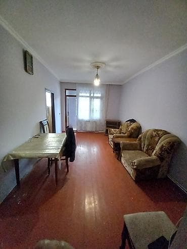 merdekan ev satilir: Nəsimi rayonu, 5-ci Mikrorayon, Şamaxinka tərəfi, “Əcəmi” metrosuna — 5