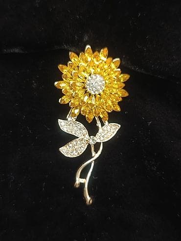 Бижутерия: Qeydlər: - Yüngül parıltısı işıq altında nəzərə çarpır və geyimdə — 1