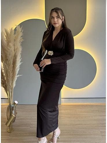 Qadın ayaqqabıları: Zərif axşam geyimi – uzun, tünd rəngli qələm kəsimli don. - Yuxarı — 1