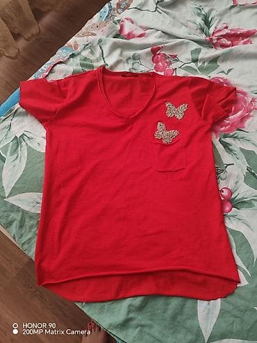 futbolka: Qırmızı qadın T-shirt - Rəng: parlaq qırmızı - Yaxa: V-yaxa - Qol — 1