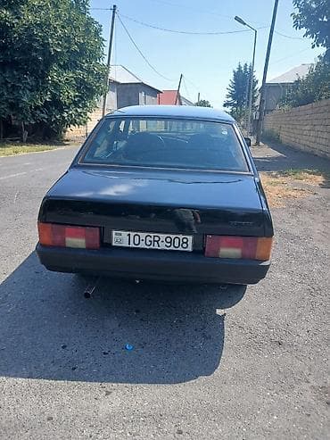 yan güzgülər s: LADA Samara (VAZ 21099) – sedan, qara rəng. Xüsusiyyətlər: - Kuzov: 4 — 6