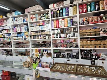 Вакансии: Продавец-консультант требуется, Только для женщин, 30-45 лет, 3-5 лет опыта, 2 раза в месяц оплата — 1