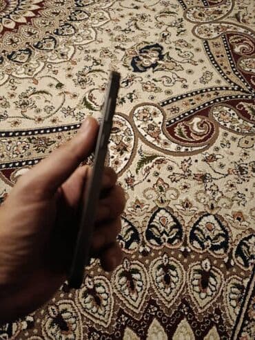 Apple iPhone: Samsung Galaxy S24+ — 4