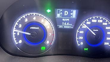 man sat: Hyundai Accent: 1.4 l | 2016 il Sedan — 6