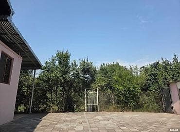 ev: Ev yerləşir şəhərin mərkəzində. Skonnu dörd yol ərazisində, təhsil — 7