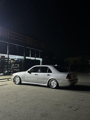 bmw e36 angel: Mercedes-Benz C-Class: 2.3 l | 1998 il Sedan — 4
