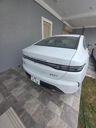 rc masin: BYD Qin Plus DM-i sedan - Geniş və aerodinamik kuzov, ağ rəng - Ön — 2