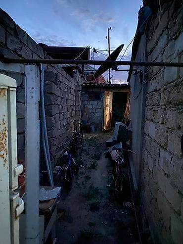 sabuncuda ev: 🏡 Satılır – 16 sot həyət evi 📍 Ünvan: Köhnə Suraxanı ✅ Həyətdə — 10