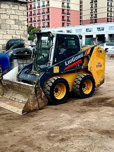 kiraye karavan: Bobcat/ miniyükleyici/ liugong Yere göre qiymet deyişir. Yüksek — 1
