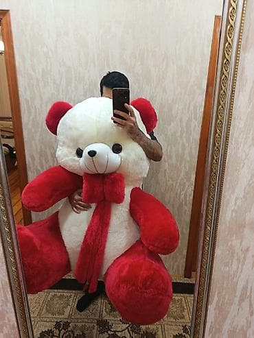 Böyük ölçülü plyuş ayı oyuncağı - Rəng: krem-ağ gövdə, qırmızı