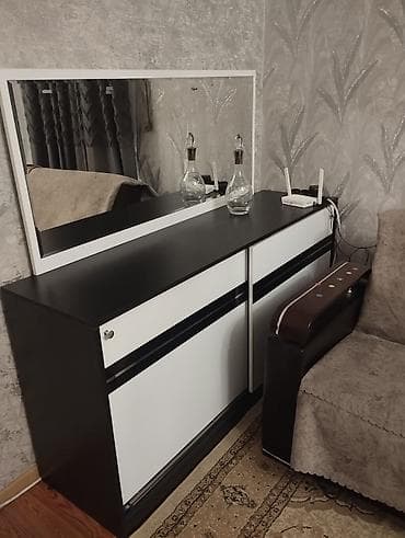 2 qapılı, Güzgülü, Ağ, Kupe, Düz dolab
