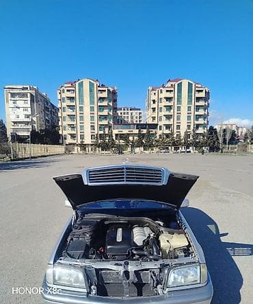 kia clarus 1997: Mercedes-Benz C-Class: 2.2 l | 1999 il Sedan — 5