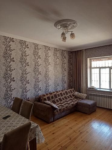 temirsiz ev: Satılır: həyət evi - Tam daş hasarla əhatələnmiş həyət, ikiqat — 6