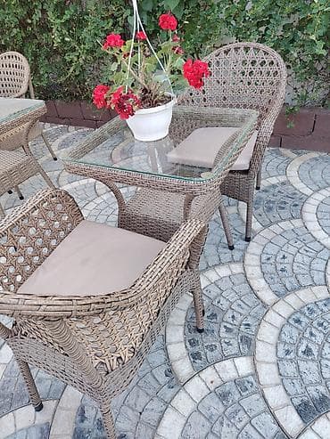 sutul: Balkon üçün, İşlənmiş, Açılmayan, Kvadrat masa, 2 stul — 2