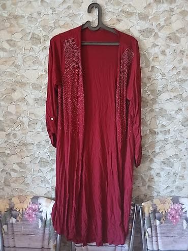 usta geyimi: Uzun kardiqan/plaş – bordo rəngdə, açıq ön dizaynlı. Ön hissənin hər — 2
