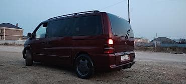 Mercedes-Benz Vito mikroavtobus - Kuzov: tünd qırmızı/bordo rəng