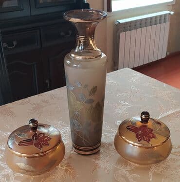 dibçək qablarının satışı: Qədimi qablar konfet qabıqları cüt satılır və güldan ayrı tək satılır — 2