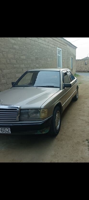qadın maşınları ucuz: Mercedes-Benz 190E sedan - Korpus: 4 qapılı sedan, “bej/qızılı” rəng — 3