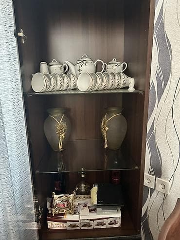 sud separatoru: Şüşəli vitrin dolabı və işıqlı kristal çilçıraq dəsti - Vitrin 1 — 1