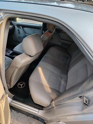 mercedes c dizel: Mercedes-Benz C‑Sinfi sedan (W202), gümüşü rəng. - Kuzov: 4 qapılı — 9