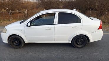 lizinq satilan avtomobiller: Chevrolet Aveo sedan – ağ rəng Xüsusiyyətlər: - Kuzov: 4 qapılı — 1