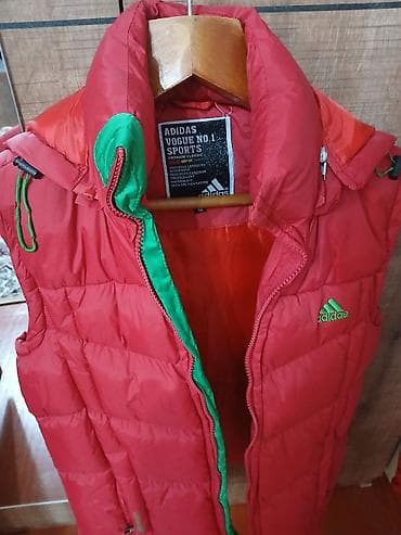 adidas dest: Qadın geyim və ayaqqabı dəsti - Qırmızı sport jilet: yüngül, şişmə — 1