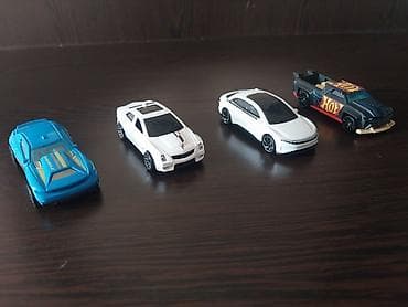 qaşıq dəst: Kiçik ölçülü metal oyuncaq avtomobil dəsti ve futbol,pakemon kartlari — 1