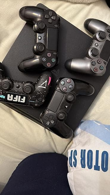 Playstation 4 slim