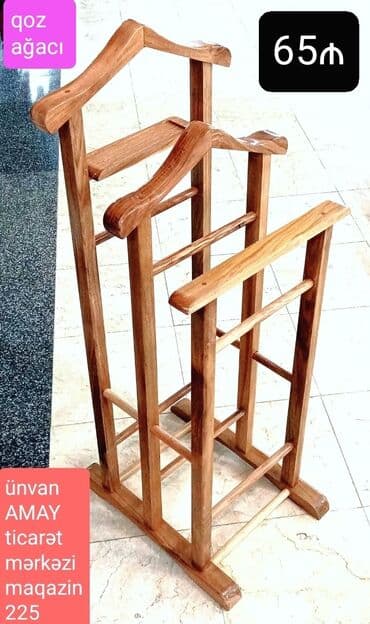 Qoz ağacından hazırlanmış, kostyum və ya paltarlarınızı səliqəli