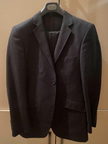 Kişi kostyumu satilir, yeni kimidir, şalvar və pencekden ibaretdir