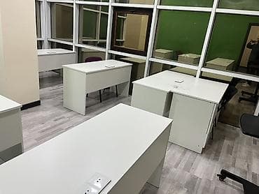 İşçi üçün, Dördbucaq masa