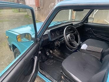 vaz 2107 oturacaqlari: Lada 2107 sedan - Kuzov: 4 qapılı sedan, mavi rəng - Mühərrik — 6